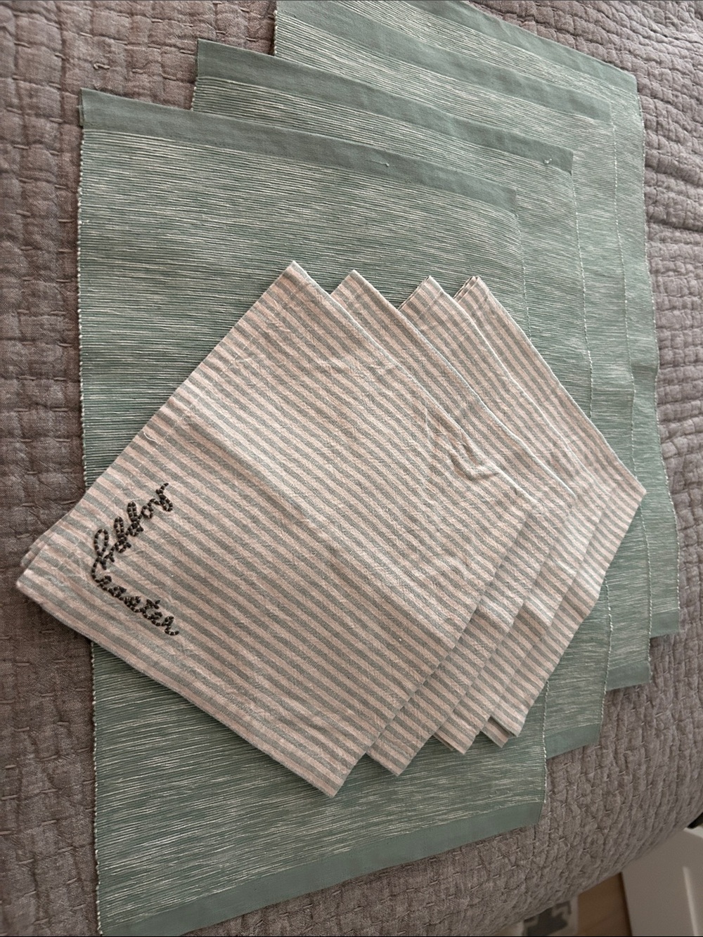 Pottery Barn Set of 4 Happy Easter striped napkins with matching placemats